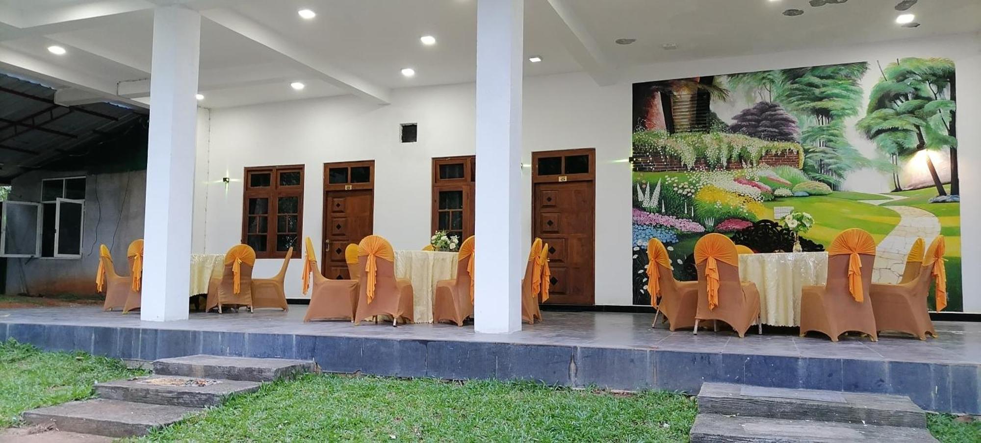 Avanya Hotel And Reception Hall Angunakolapelessa Εξωτερικό φωτογραφία