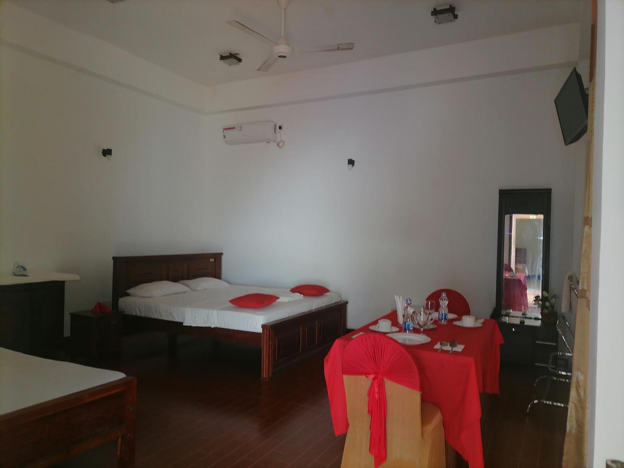 Avanya Hotel And Reception Hall Angunakolapelessa Εξωτερικό φωτογραφία